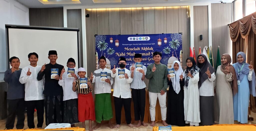 Peringatan Maulid Nabi Muhammad SAW dan Launching Buku Monitoring di SMP Muhammadiyah 1 Bangkalan