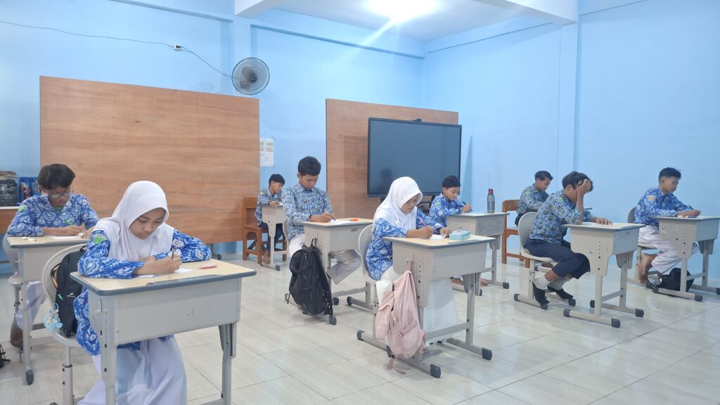Ukur Capaian, Tumbuhkan Semangat Berprestasi: Siswa SMP Muhammadiyah 1 Bangkalan Ikuti STS Ganjil 2026